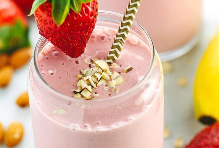 Strawberry Smoothie with Almond Milk