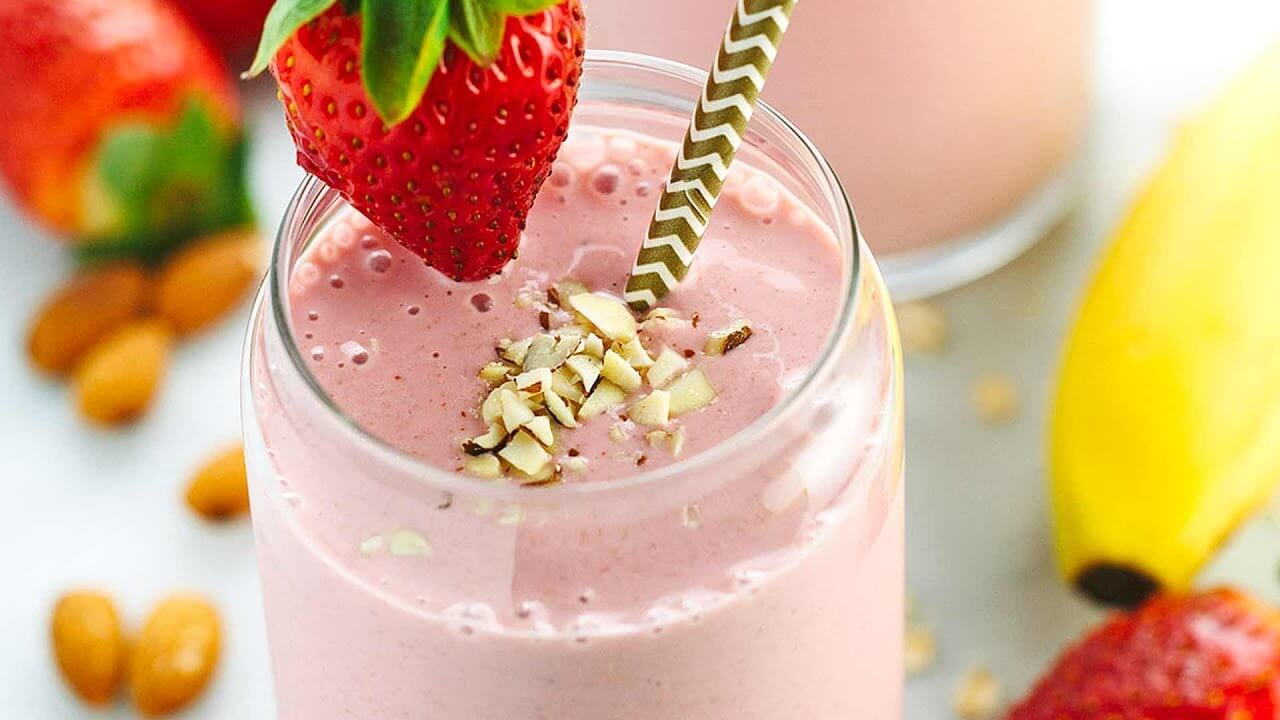 Strawberry Smoothie with Almond Milk